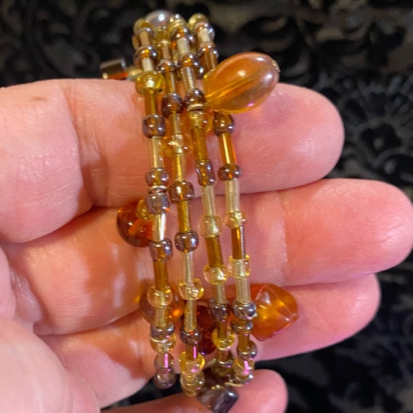 Beaded wrap bracelet yellow/iridescent beads, fits most wrists GUC 3/4”x2 1/2” - Picture 3 of 5